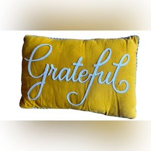 Throw pillow ‘grateful’